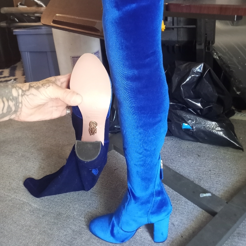 Women's shoes